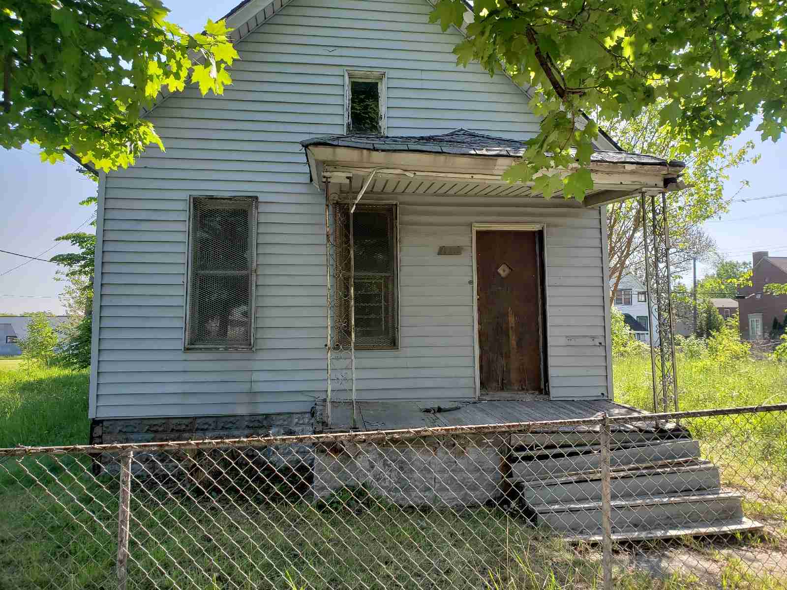 1798 Sheridan front exterior.jpg